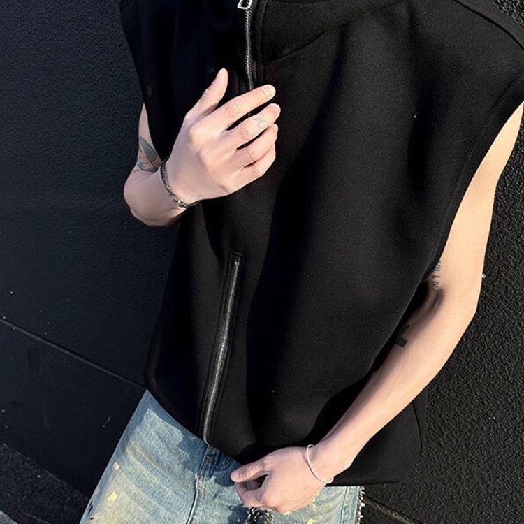 Мужской жилет с капюшоном