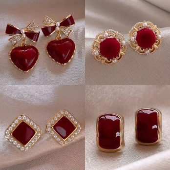 4шт в комплекте серьги красные